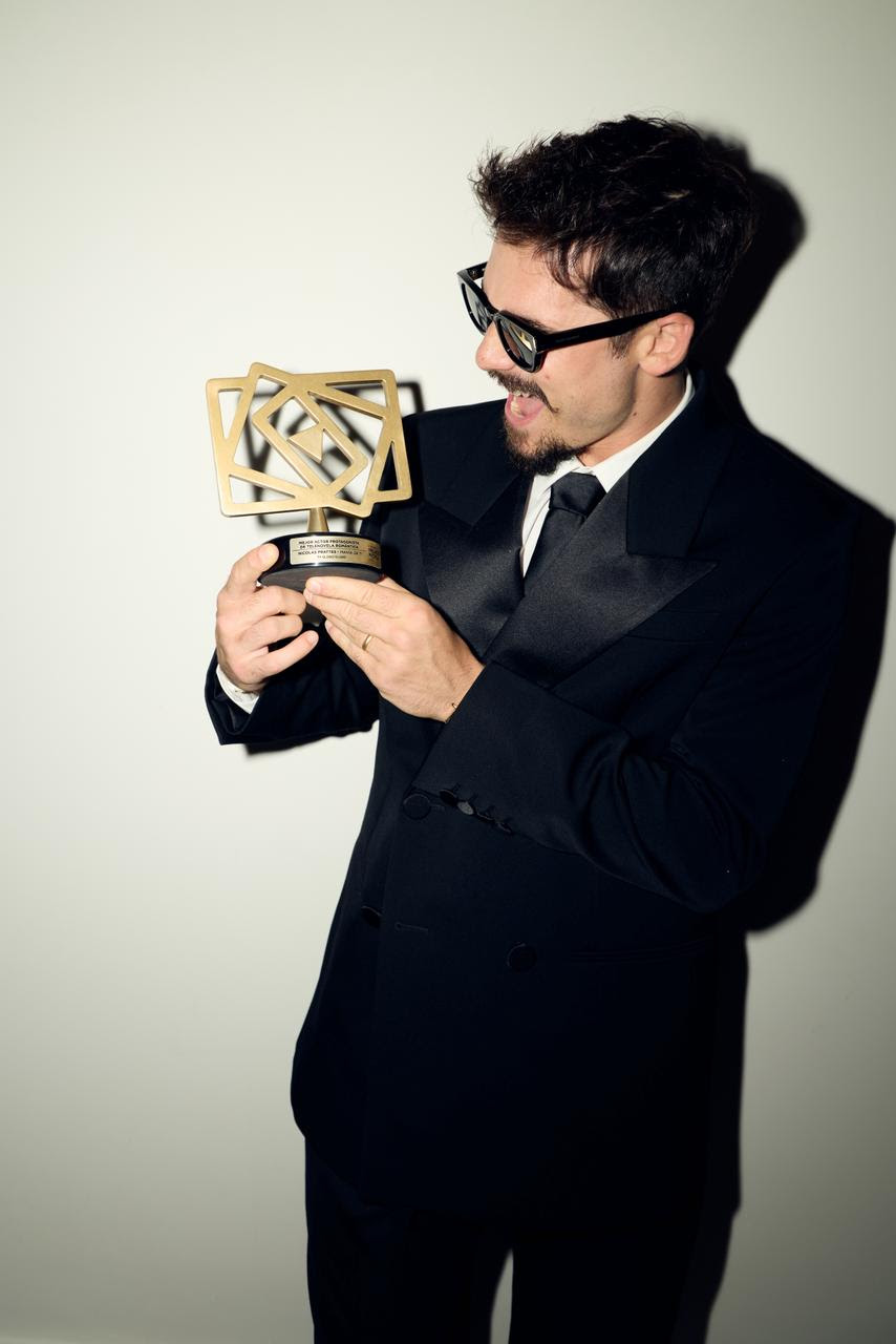 Nicolas Prattes e Sabrina Sato brilham nos Prêmios PRODU em Cancún