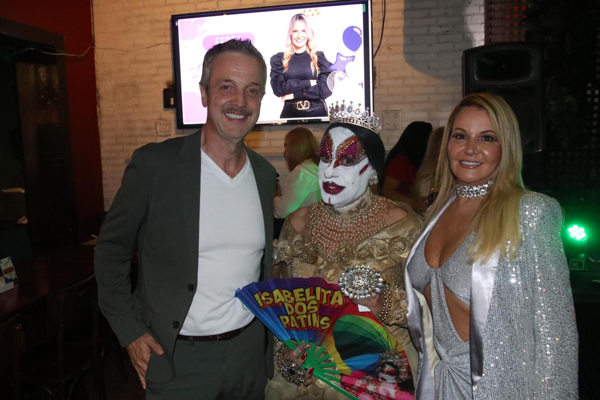 Viviane Fernandes celebra aniversário com festa mágica no Rio