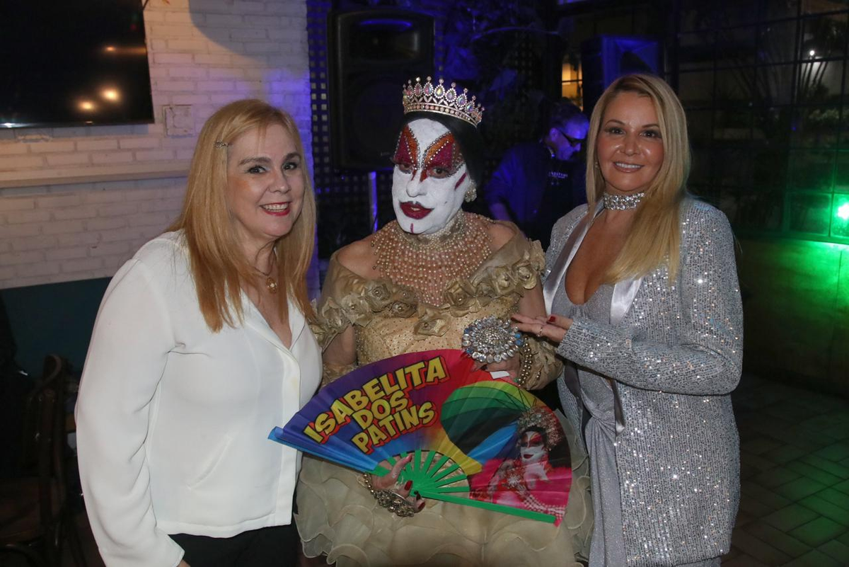 Viviane Fernandes celebra aniversário com festa mágica no Rio