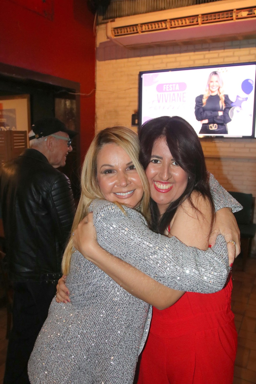 Viviane Fernandes celebra aniversário com festa mágica no Rio