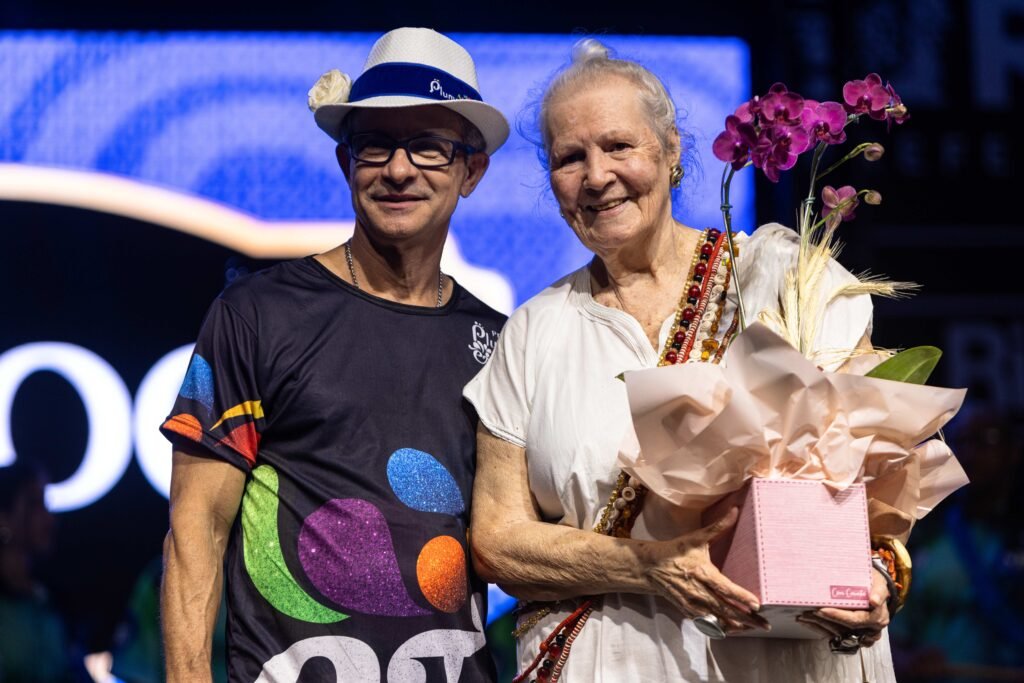 Prêmio Plumas e Paetês Cultural celebra 20 anos com homenagem a Maria Augusta