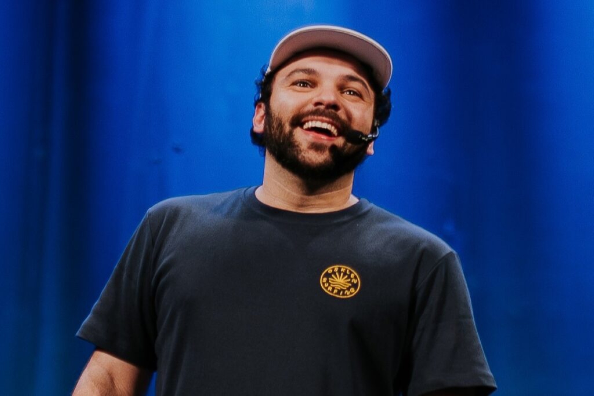 Raphael Ghanem apresenta stand-up no Qualistage