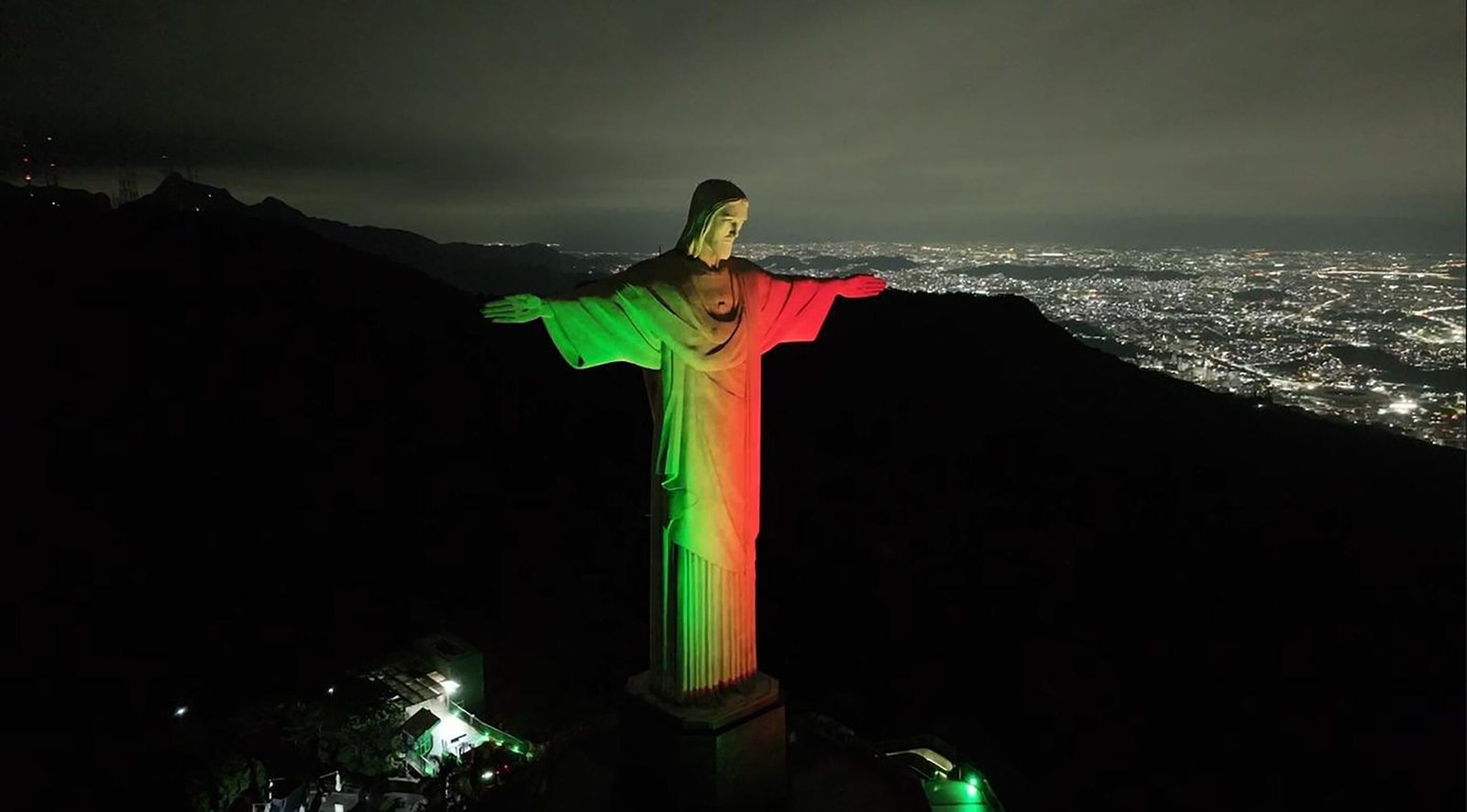 Christ the Redeemer lights up in Italian colors for CCIE’s 75th anniversary