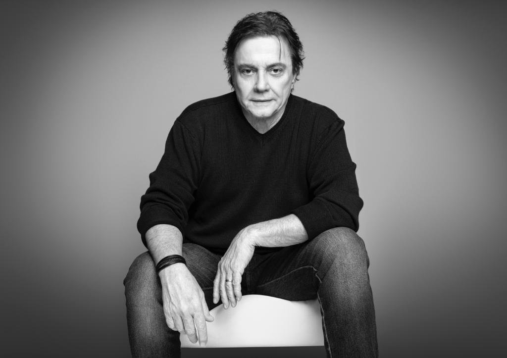 Fábio Jr. celebra clássicos em show no Qualistage