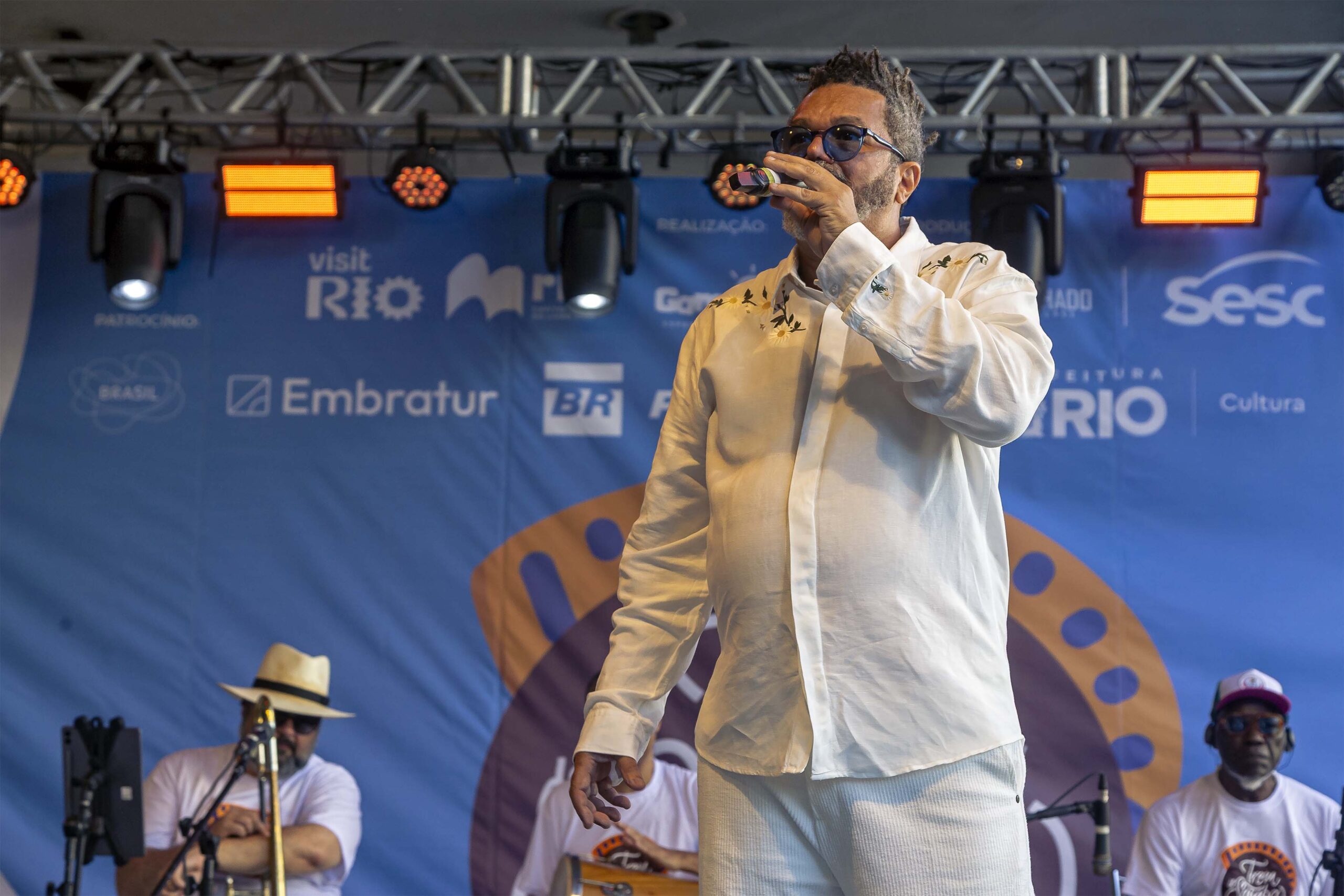 Trem do Samba celebra 30 anos com mar de gente no Rio