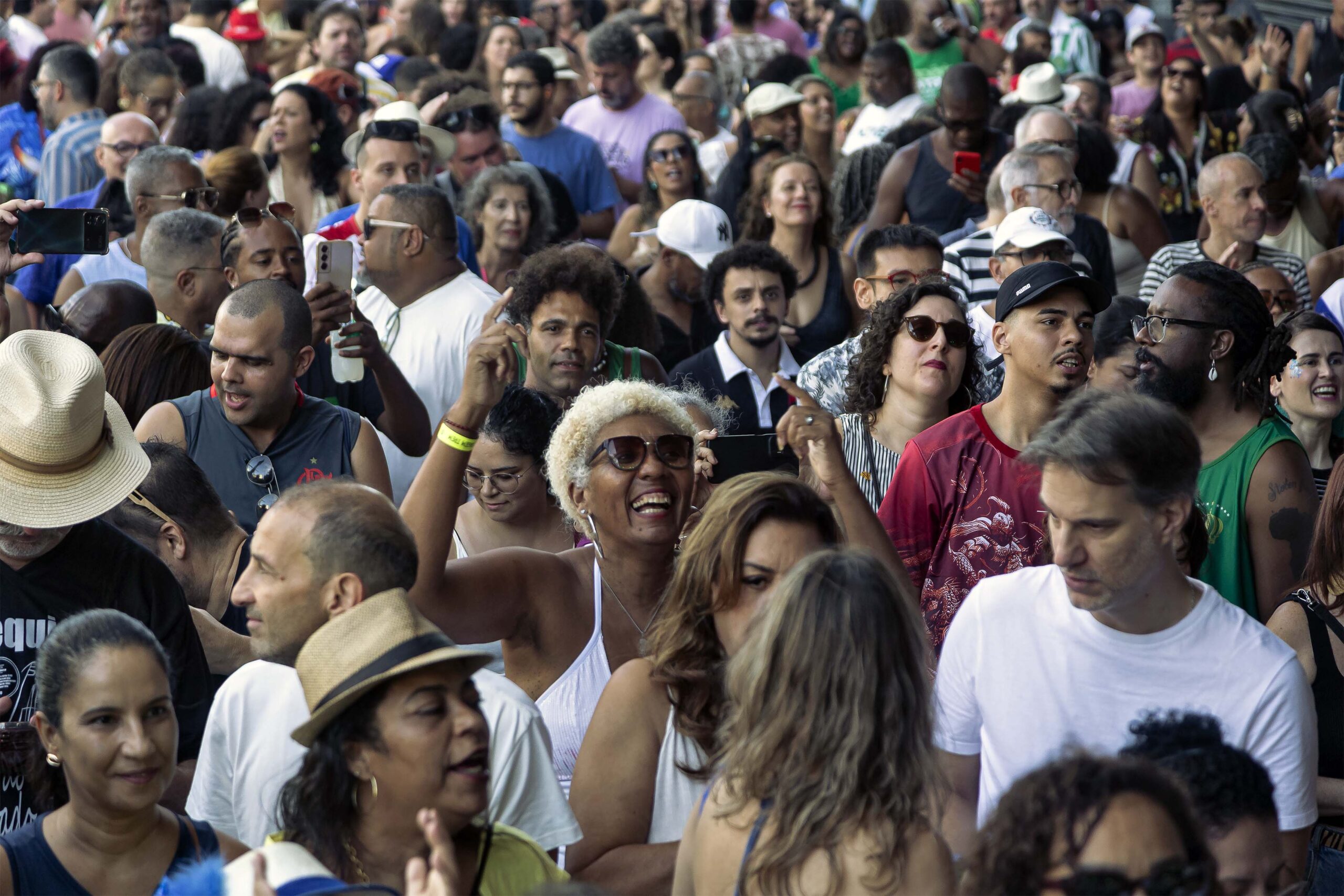 Trem do Samba celebra 30 anos com mar de gente no Rio