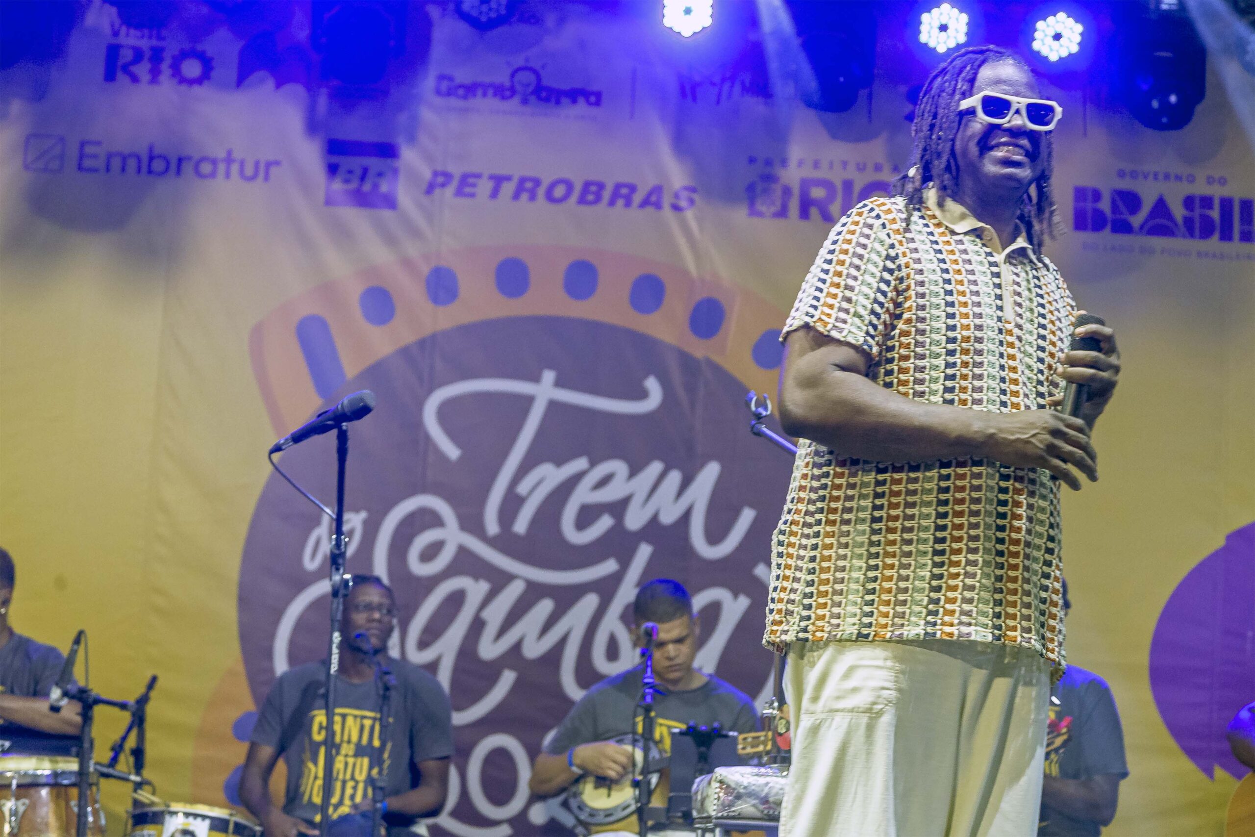 Trem do Samba celebra 30 anos com mar de gente no Rio