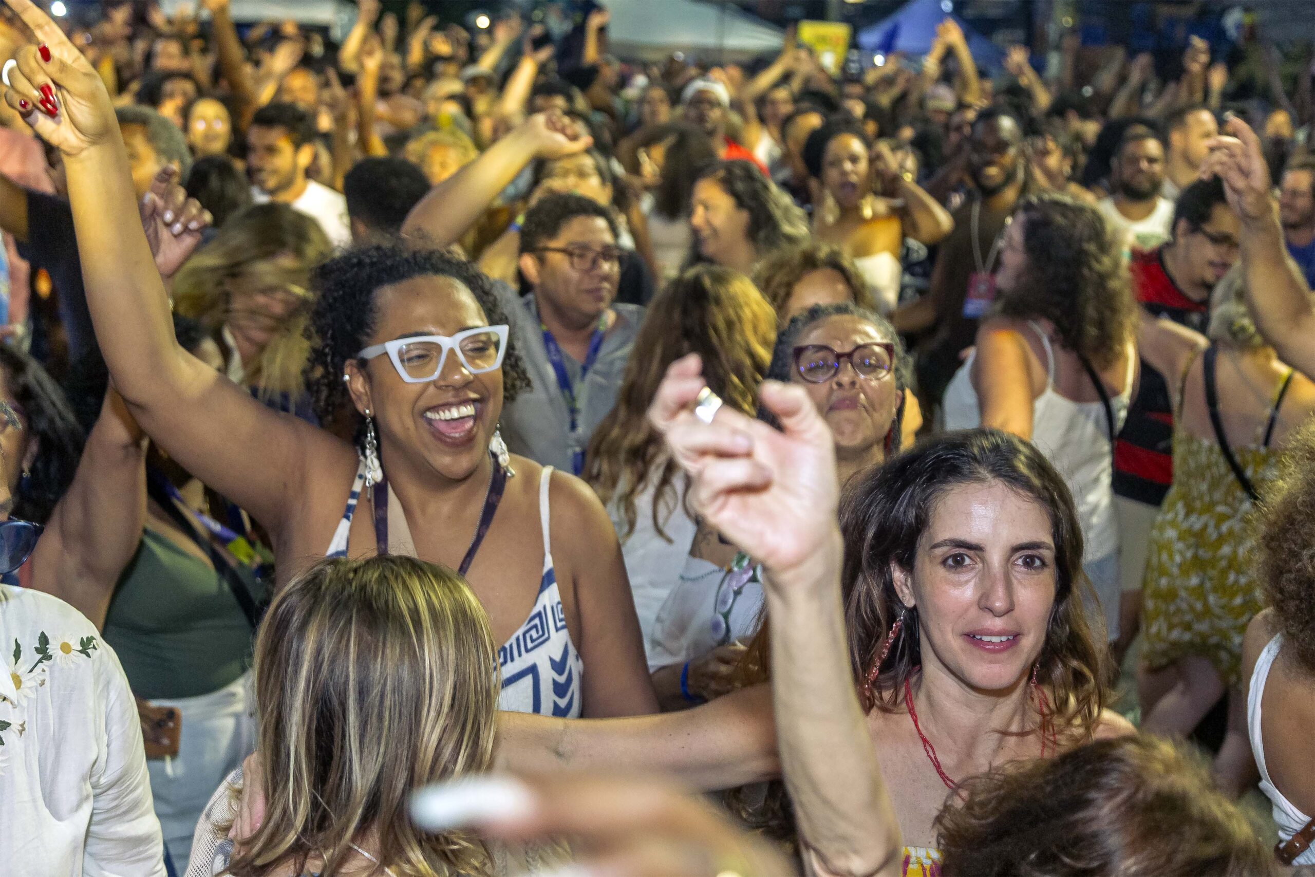 Trem do Samba celebra 30 anos com mar de gente no Rio