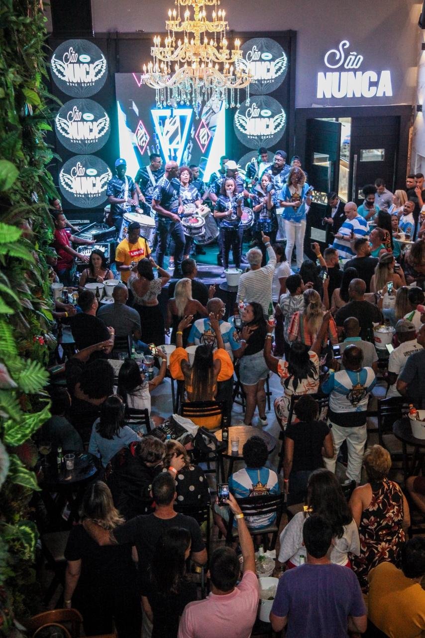 Neguinho da Beija-Flor celebra 5 anos do Império de Nova Iguaçu