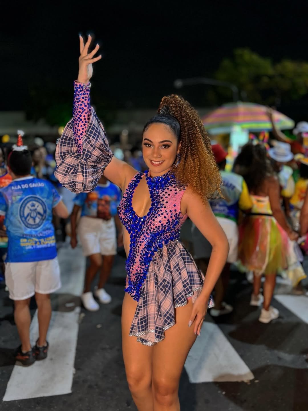 Musa da Acadêmicos de Niterói, Karinne Rodrigues tem fim de semana de maratona de samba