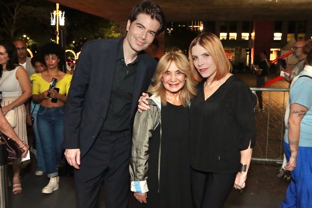 Espetáculo ‘Deixa eu Dançar’ celebra as muitas faces de Caetano Veloso no MASP