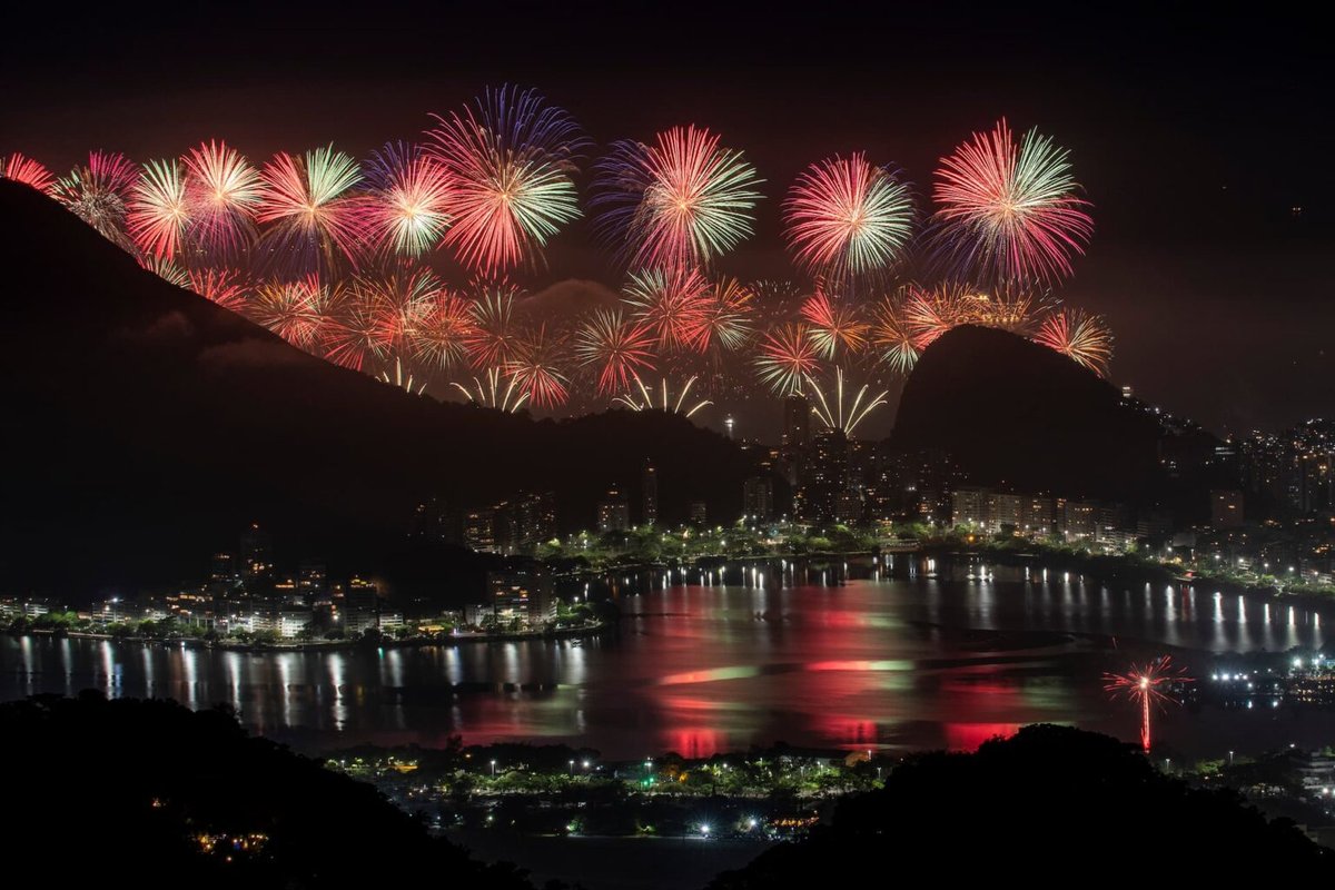 New Year’s Eve by boat: five Rio de Janeiro routes to watch the fireworks from the sea