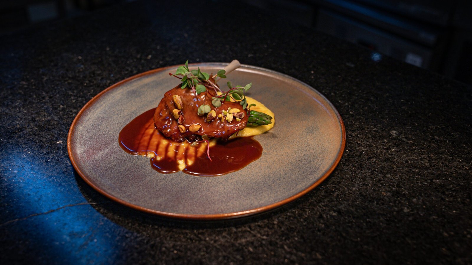 Christmas dinner in 8 courses at Signatures