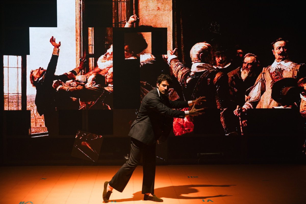 Chay Suede estreia no teatro com 'Cavalheiro Roobertchay'