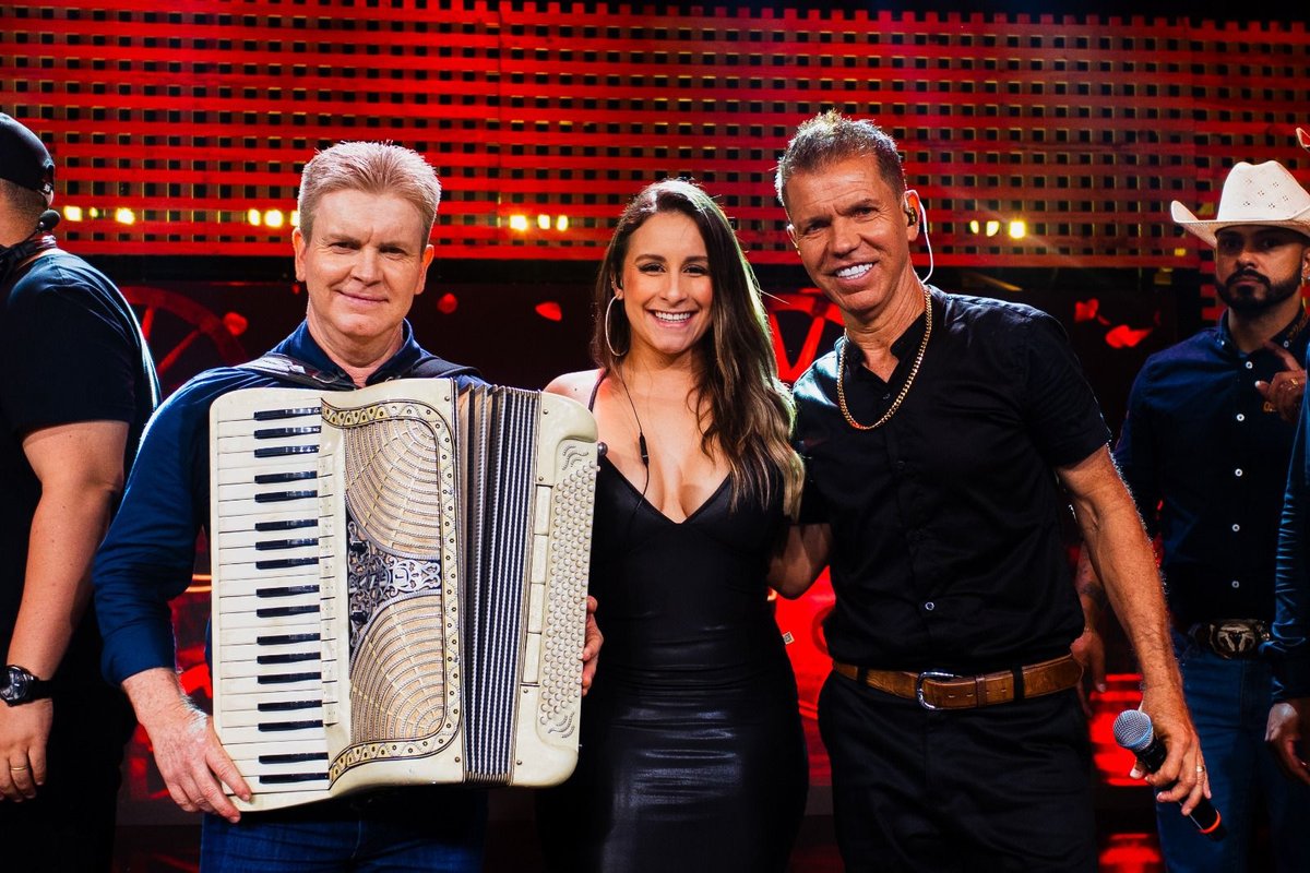 Renato e Raphael celebram 25 anos com gravação de novo DVD