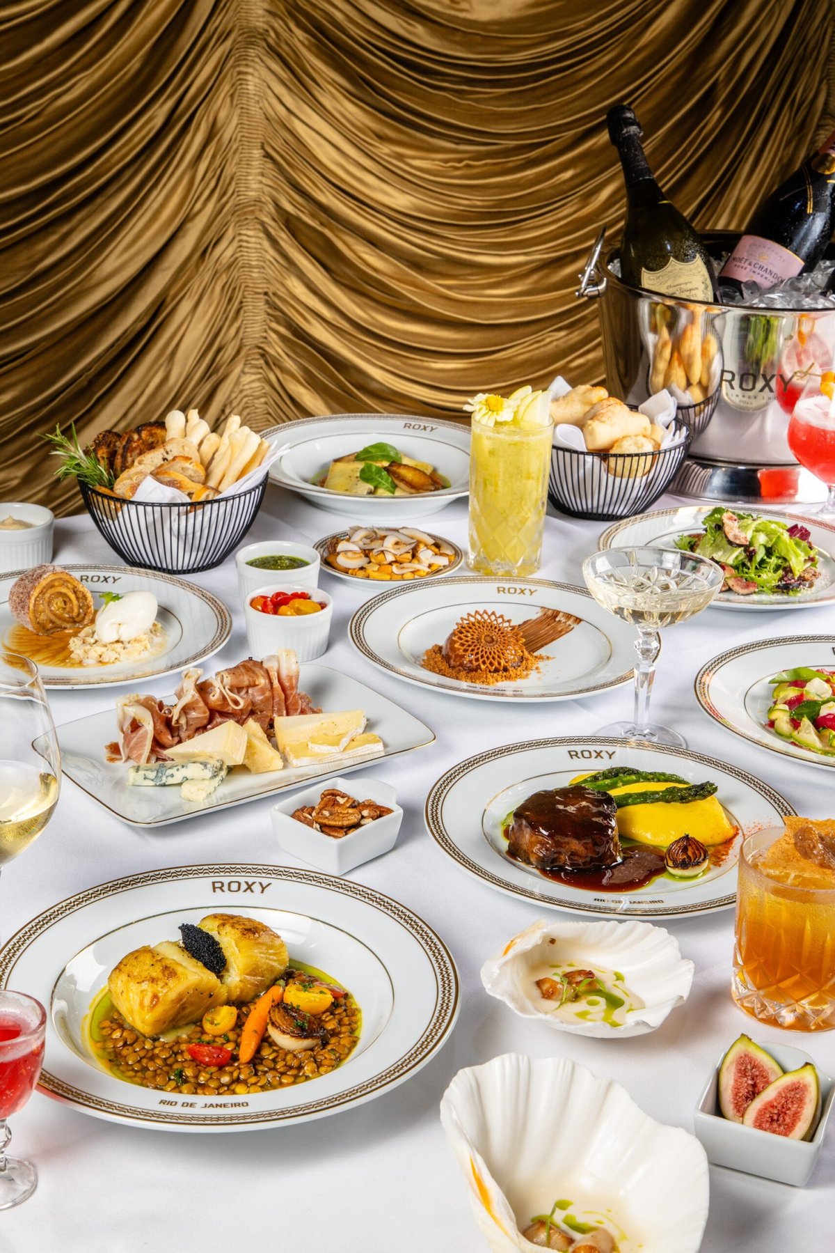 Roxy Dinner Show faz Réveillon de arte e alta gastronomia em Copacabana