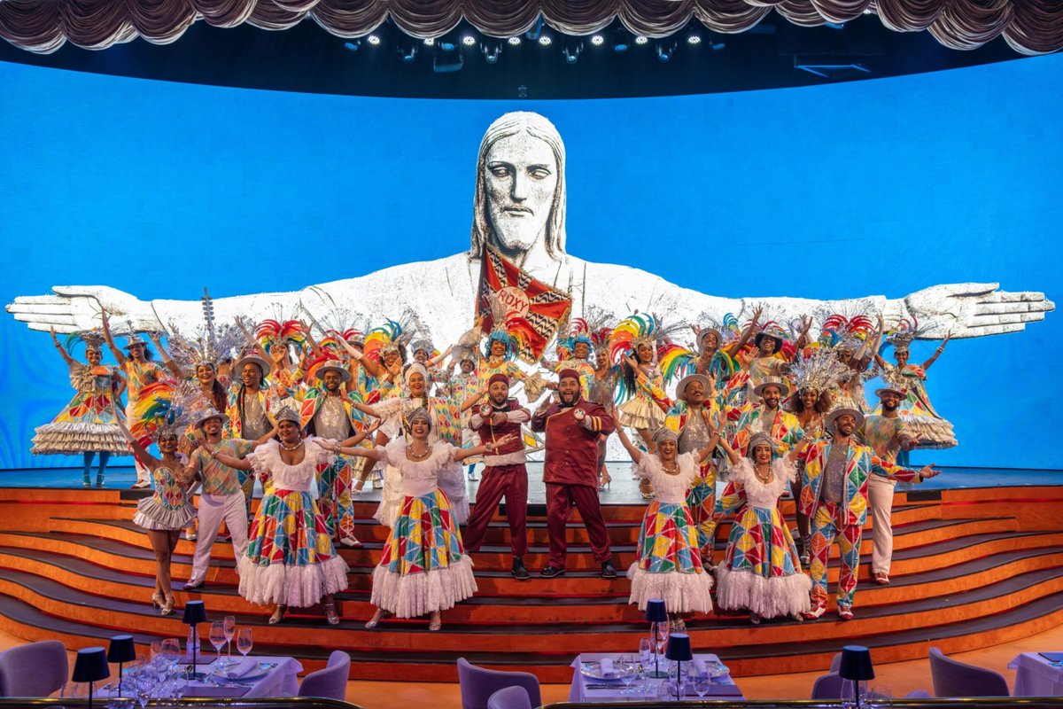 Roxy Dinner Show faz Réveillon de arte e alta gastronomia em Copacabana