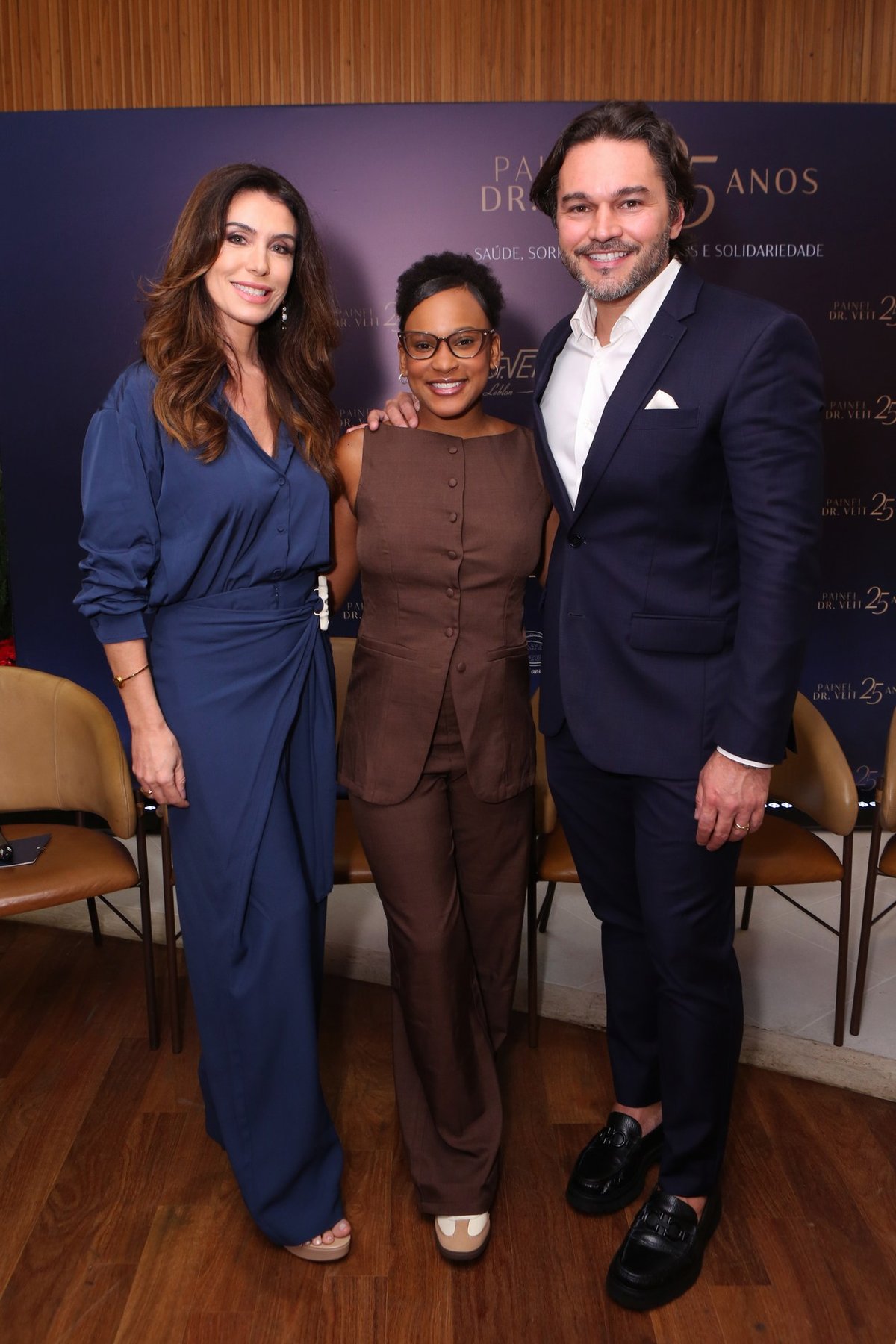 Estrelas celebram 25 anos da Dr. Veit no Leblon