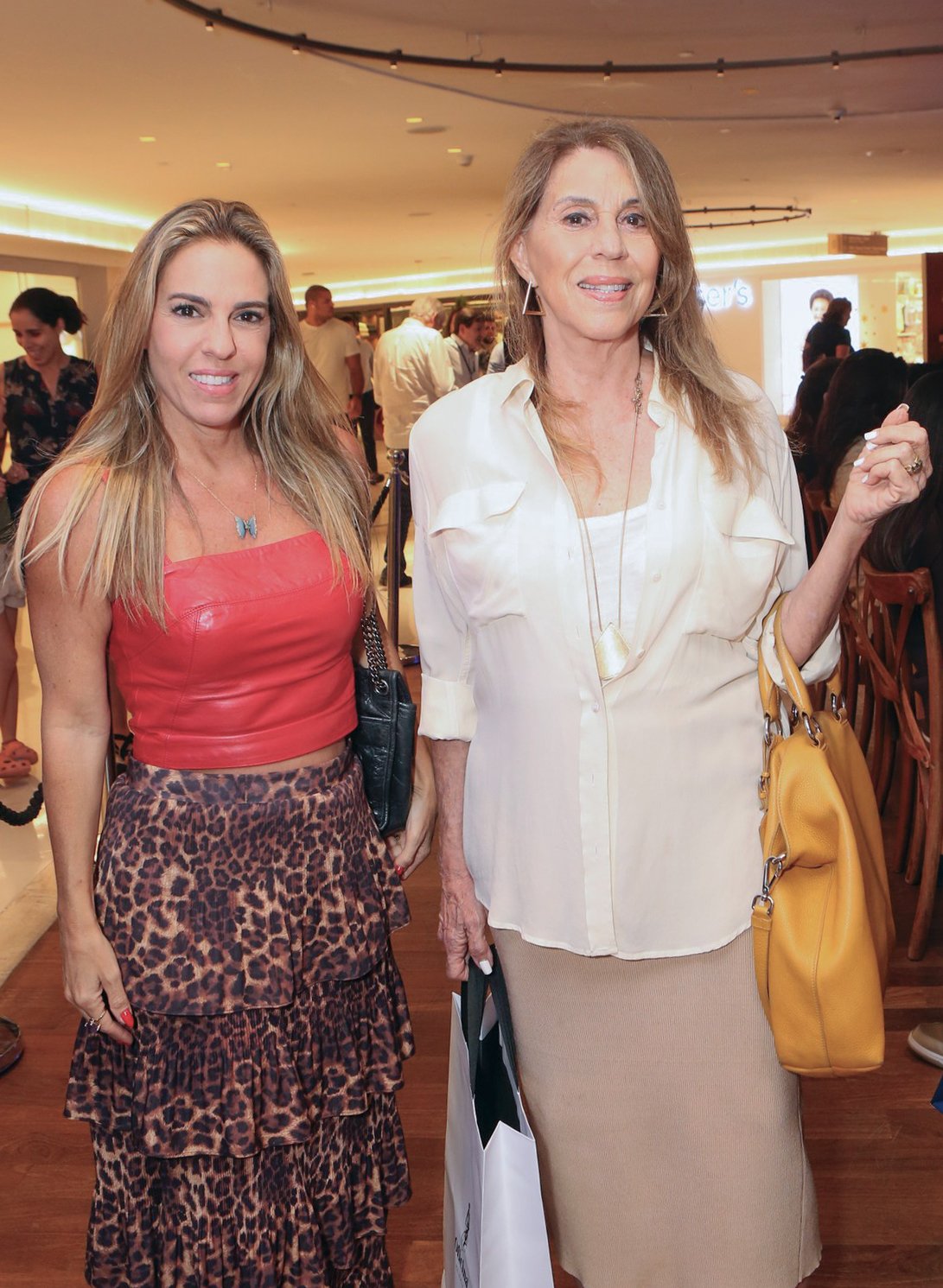 Estrelas celebram 25 anos da Dr. Veit no Leblon