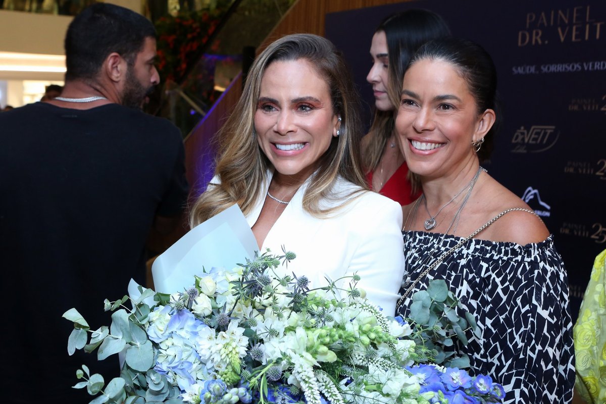 Estrelas celebram 25 anos da Dr. Veit no Leblon