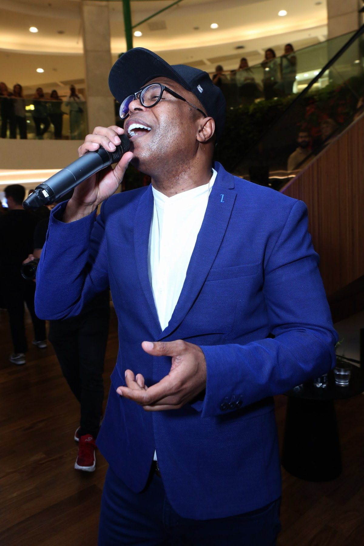 Estrelas celebram 25 anos da Dr. Veit no Leblon