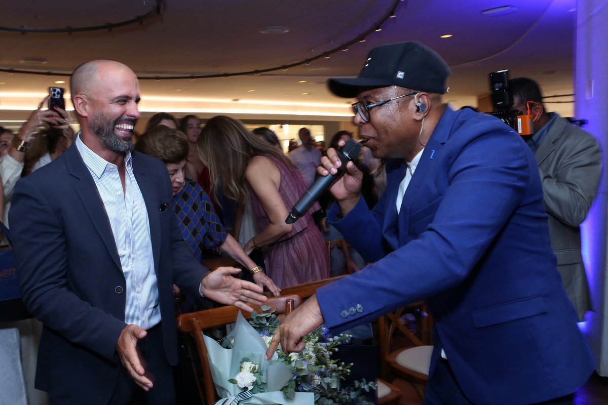 Estrelas celebram 25 anos da Dr. Veit no Leblon