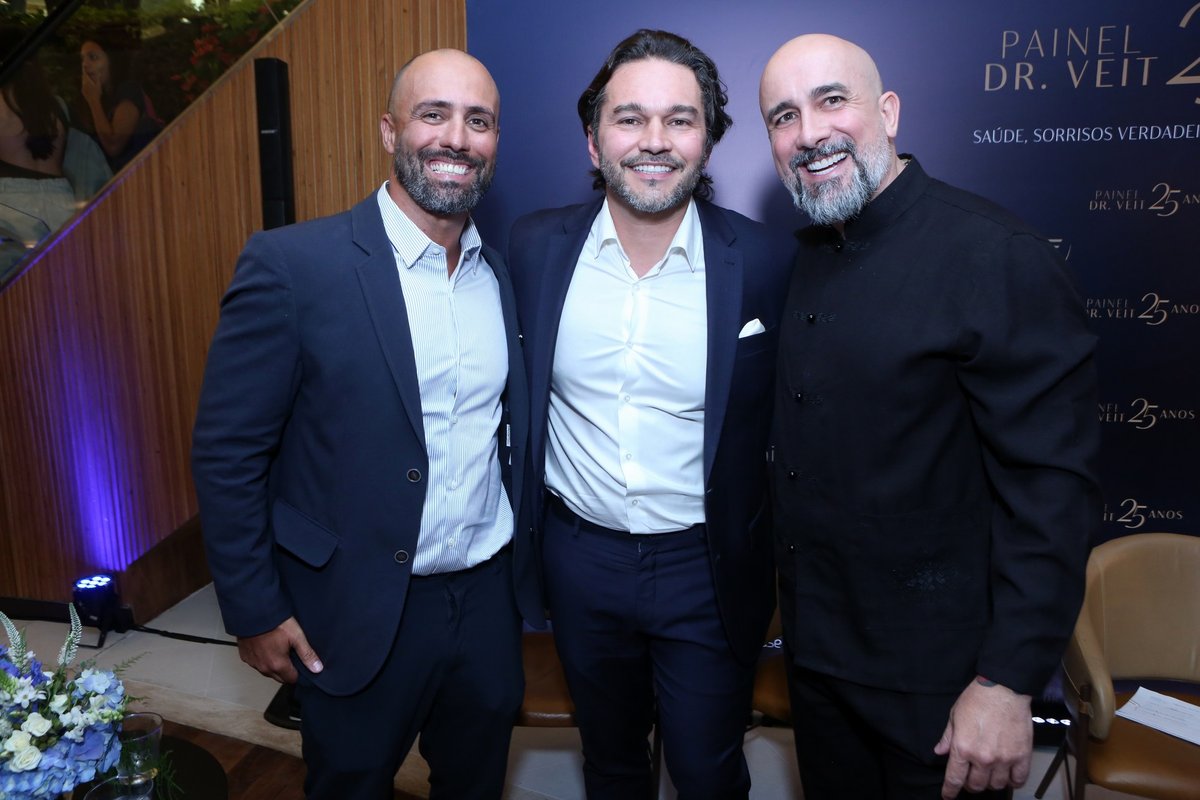 Estrelas celebram 25 anos da Dr. Veit no Leblon