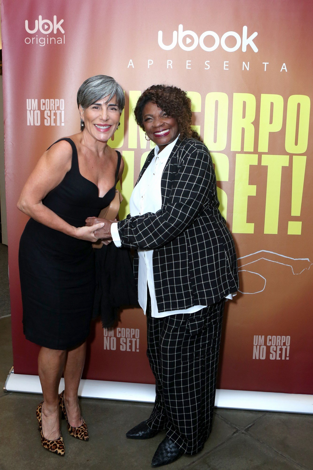 Pré-estreia da audiossérie “Um Corpo no Set” reúne elenco e convidados no Rio