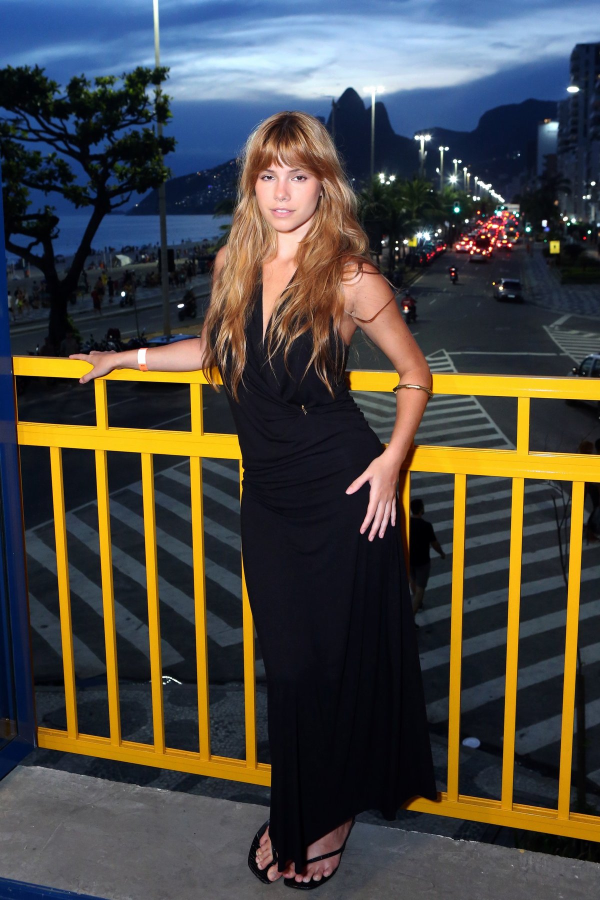 Boa Praça Ipanema inaugura rooftop com mural de arte urbana e show de Dudu Nobre