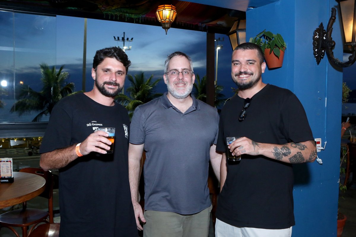 Boa Praça Ipanema inaugura rooftop com mural de arte urbana e show de Dudu Nobre