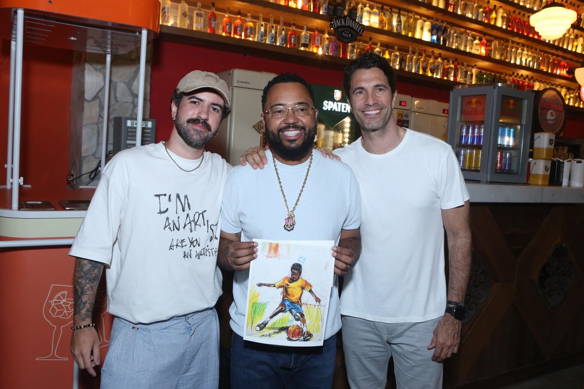 Boa Praça Ipanema inaugura rooftop com mural de arte urbana e show de Dudu Nobre