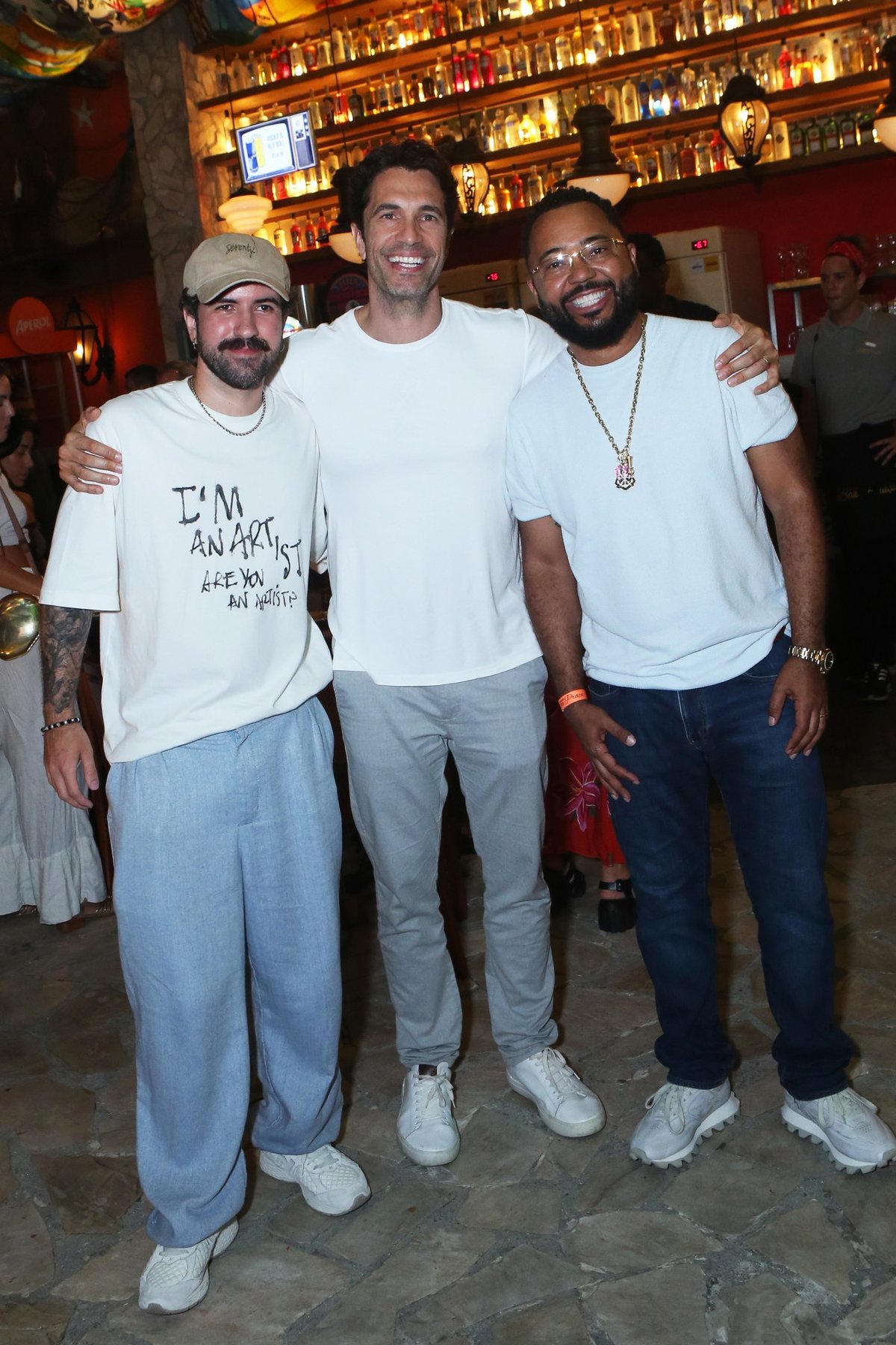 Boa Praça Ipanema inaugura rooftop com mural de arte urbana e show de Dudu Nobre