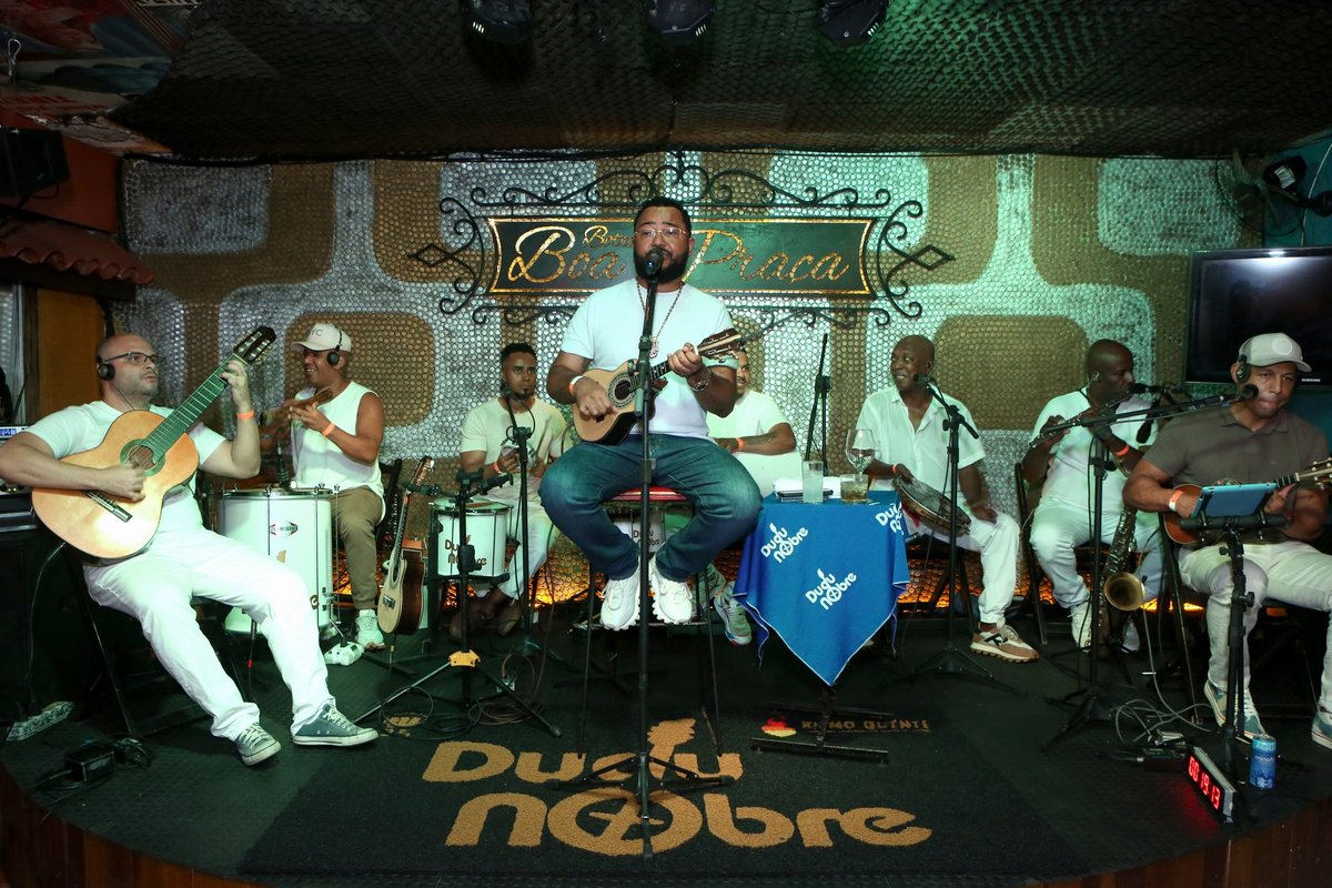 Boa Praça Ipanema inaugura rooftop com mural de arte urbana e show de Dudu Nobre