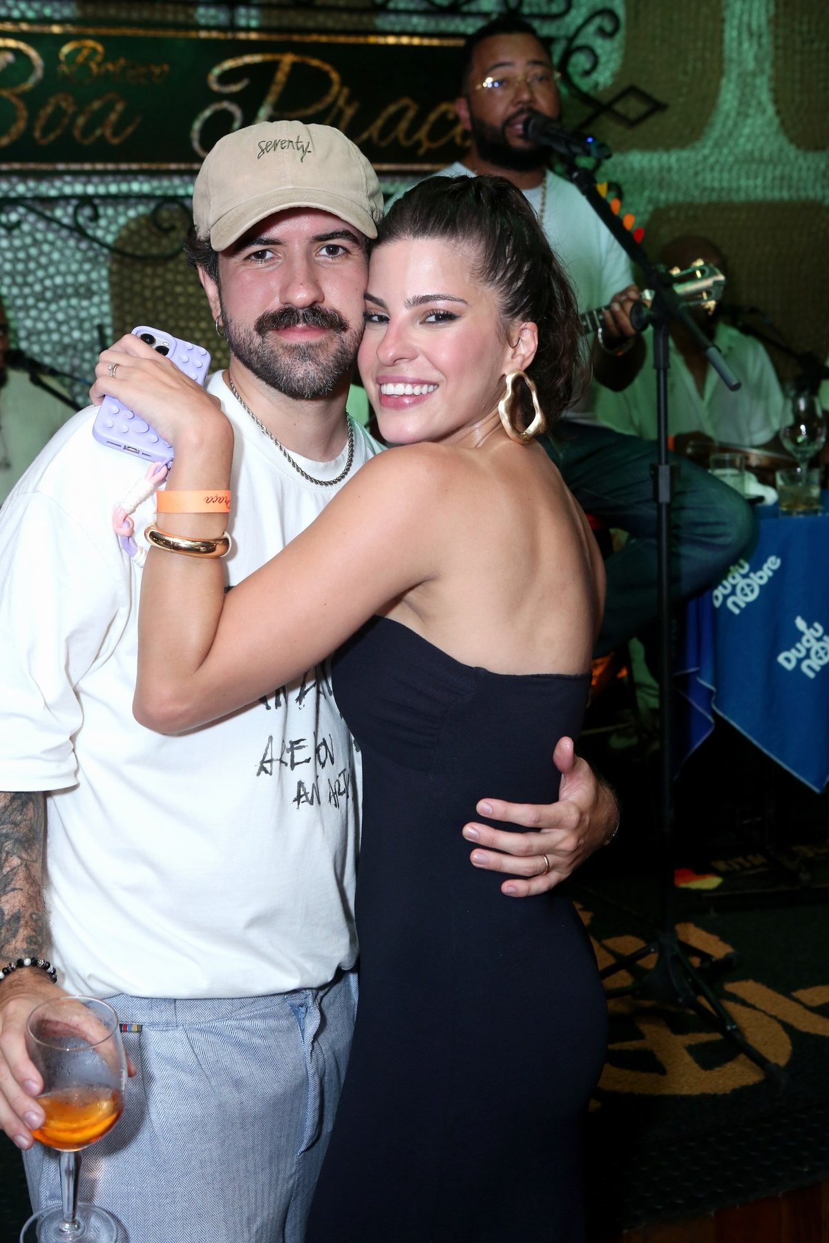 Boa Praça Ipanema inaugura rooftop com mural de arte urbana e show de Dudu Nobre