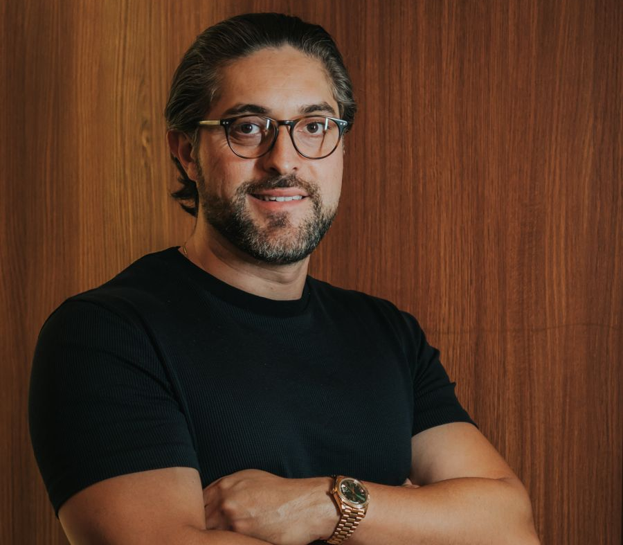 Solidez que constrói confiança. Visão que redefine o alto luxo em Santa Catarina.