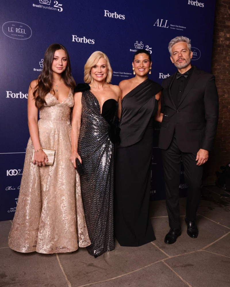 Flávia Alessandra é homenageada pela Brazil Foundation em SP