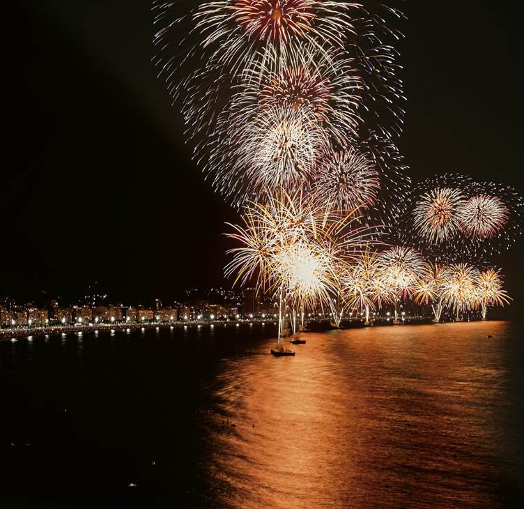 Réveillon Fairmont Copacabana celebra 2026 com alta gastronomia e vista para os fogos