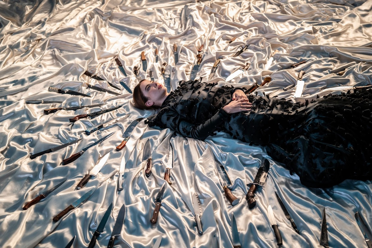 GIULIA BE lança single sombrio “poltergeist”