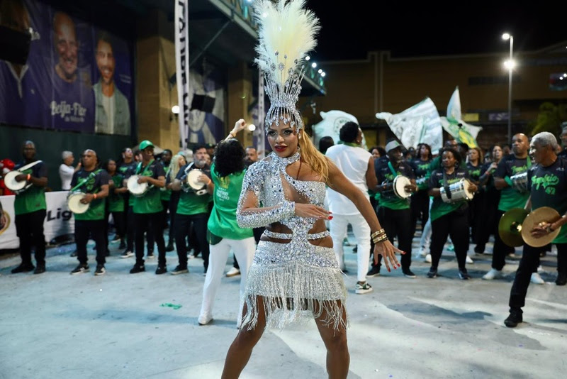 Quitéria Chagas heats up 2026 Carnival for Império Serrano