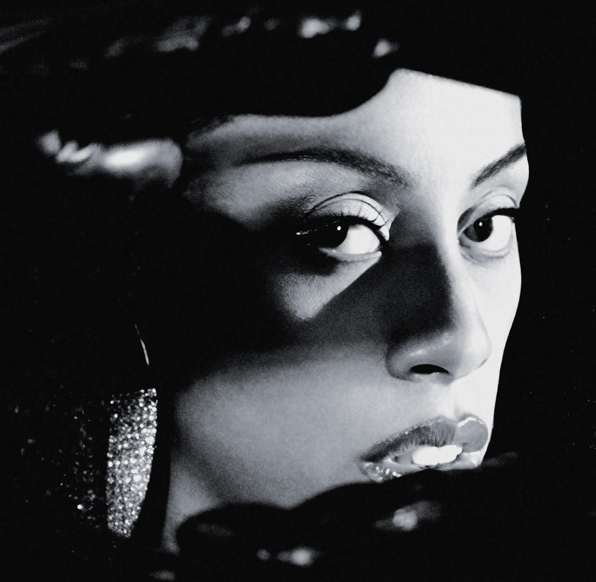 Rochelle Jordan pushes R&B boundaries with “Through The Wall”