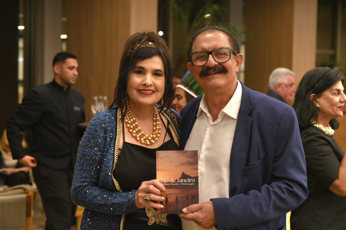 Fairmont Copacabana lota salão em noite de lançamento de livro