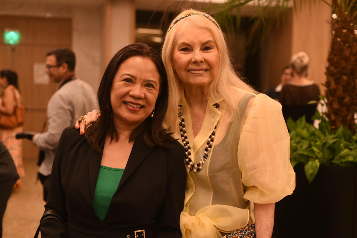 Fairmont Copacabana lota salão em noite de lançamento de livro
