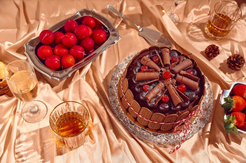 Make a Cake brings custom desserts to Christmas