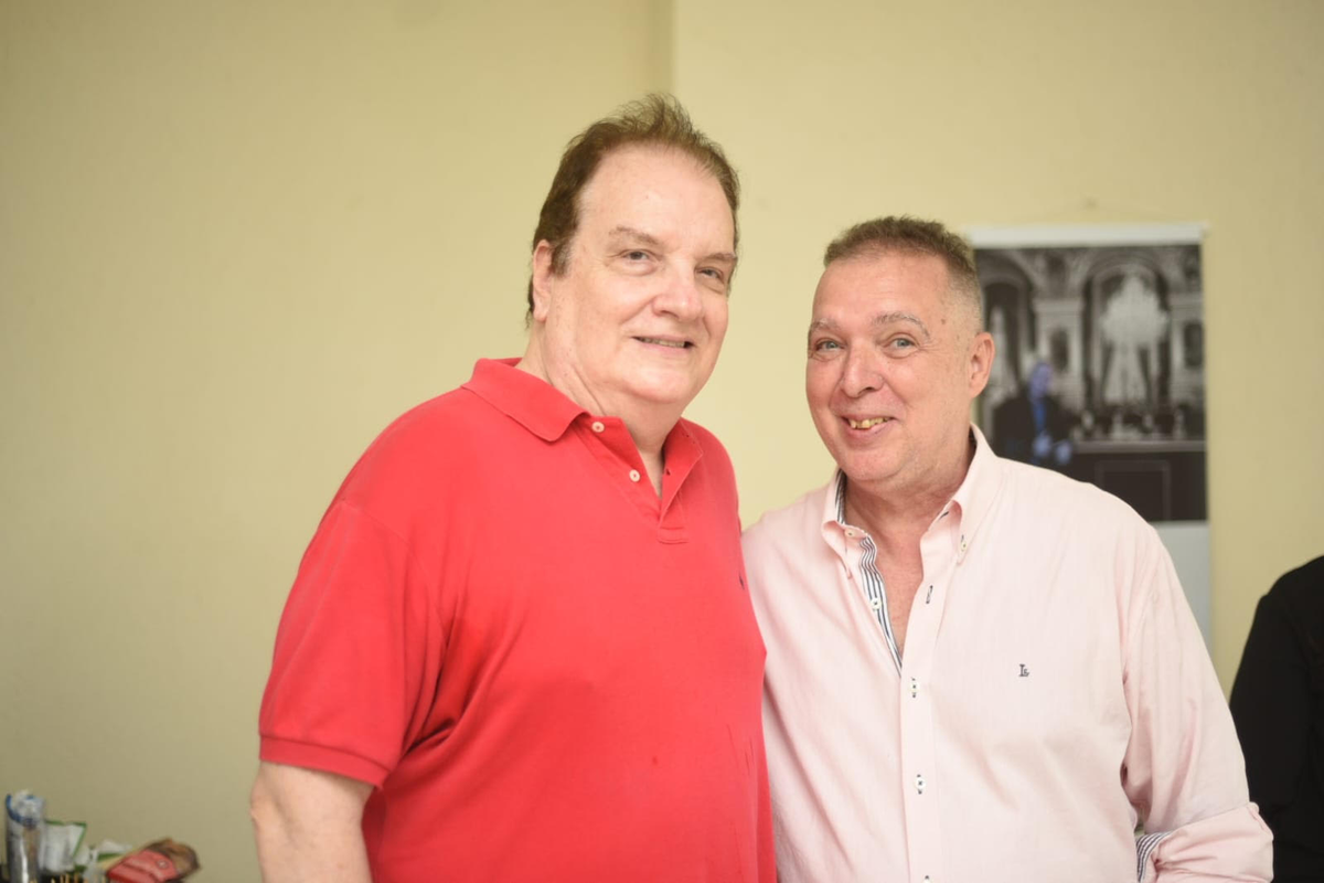 Bayard do Coutto Boiteux celebra 66 anos com pocket show