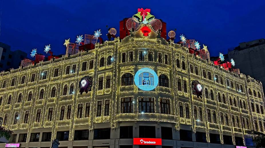 Palácio Avenida lights up Curitiba with Bradesco Christmas 2025