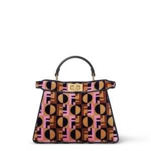 FENDI lança cápsula especial de 'Emily in Paris'