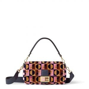 FENDI lança cápsula especial de 'Emily in Paris'