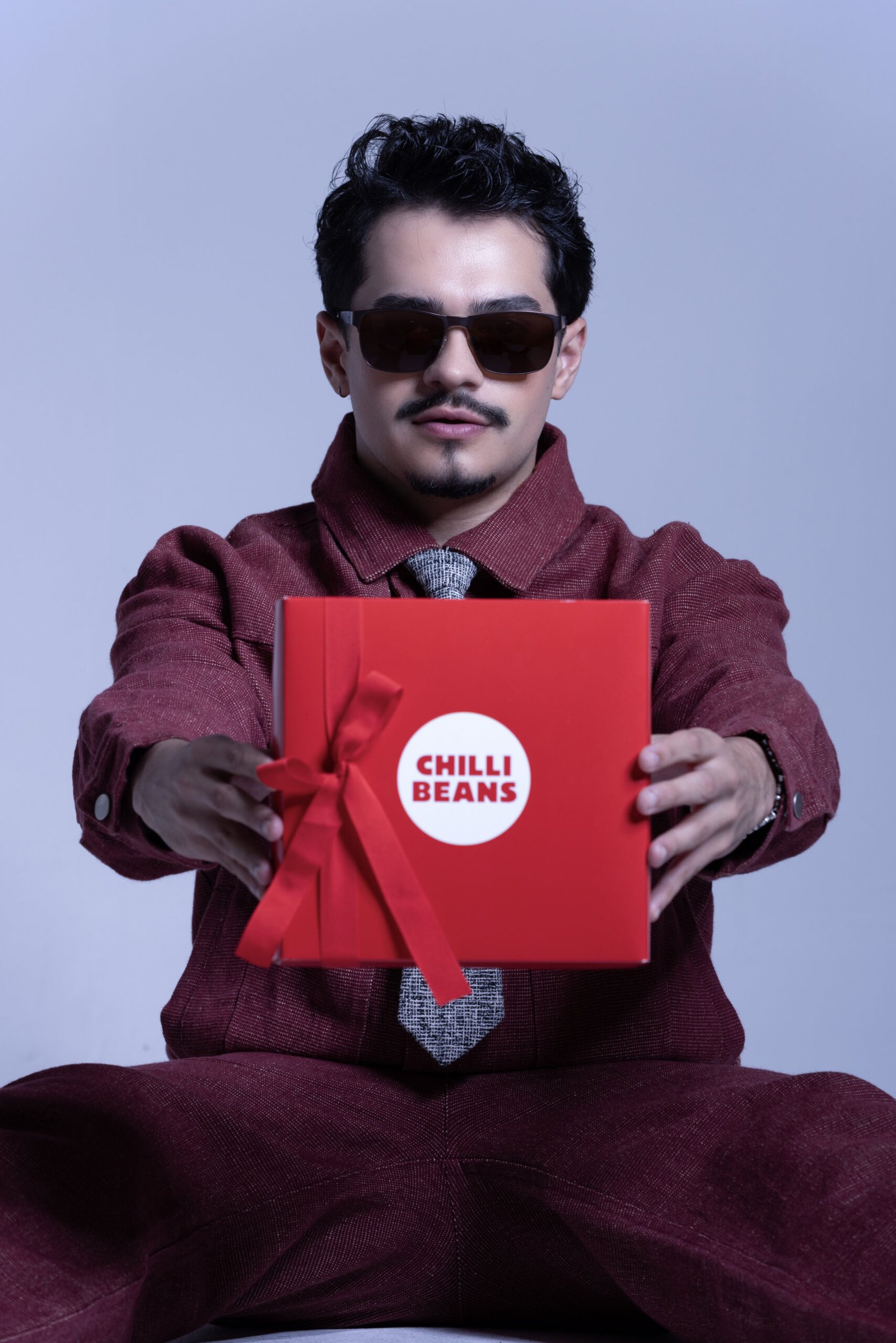 Chilli Beans lança “A Boa Velhinha”, Mamãe Noel tech e bem-humorada para o Natal 2025