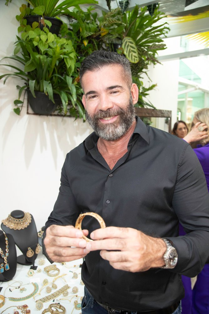 TA.SHE lança bijoux de luxo em evento em Ipanema