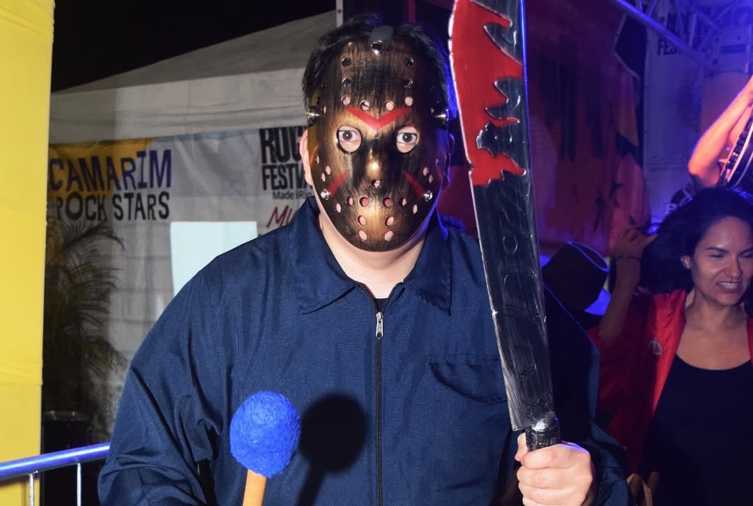 CarnaRock leva guitarras e folia à Praça do Lido no Rio